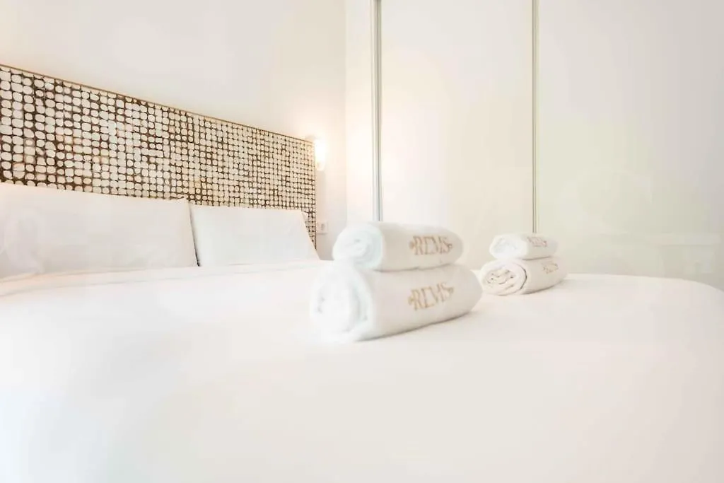 Swimming Pool & Terrace Near The Beach By Rems Torremolinos Apartment