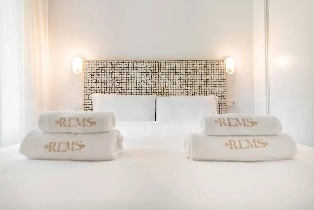Swimming Pool & Terrace Near The Beach By Rems Torremolinos